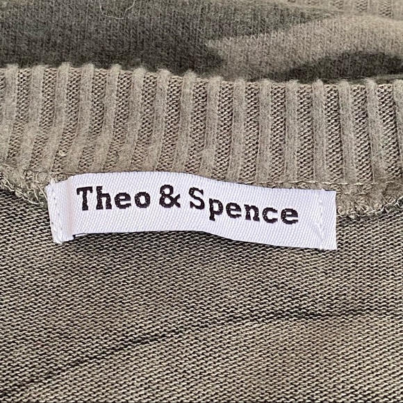 Theo & Spence Leopard Print V-Neck Pajama Top - Picture 10 of 13